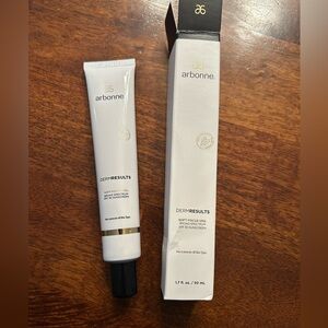 Arbonne DermResults Soft Focus Veil SPF 30 - White and Black